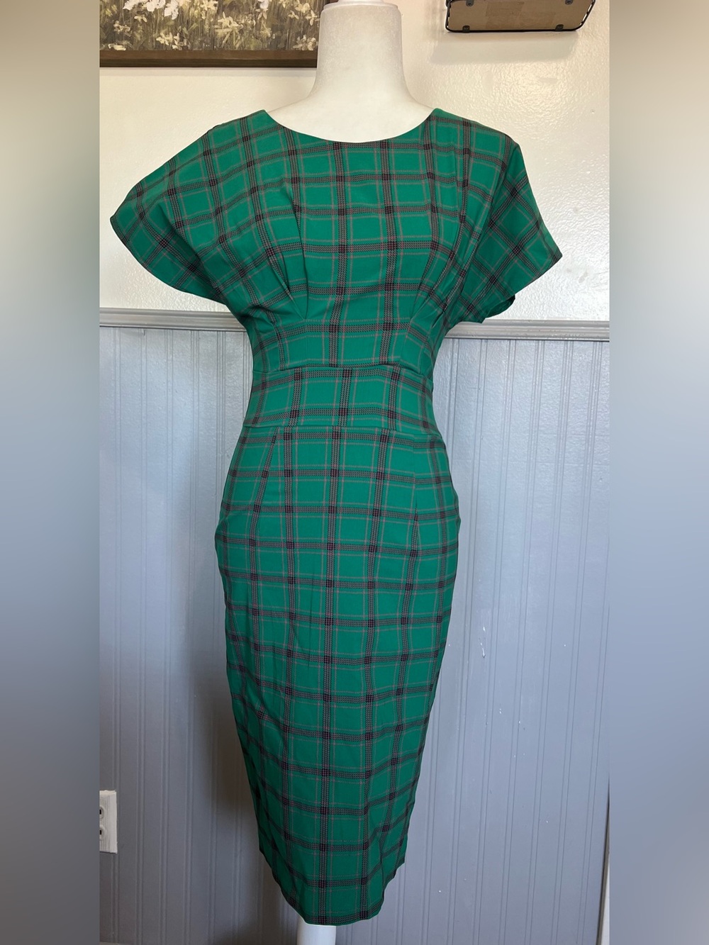 Gown Town Vintage Inspired Fitted Pencil Dress / Green / Size: Small / Retro